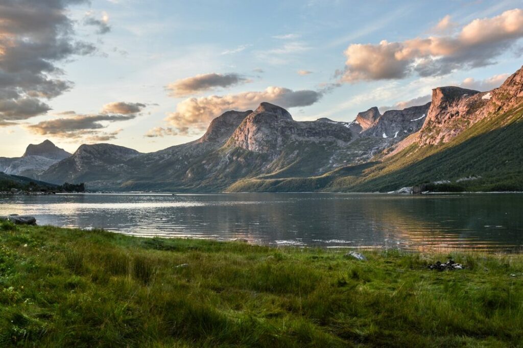 mountain and lake at sunset 135157.jpg